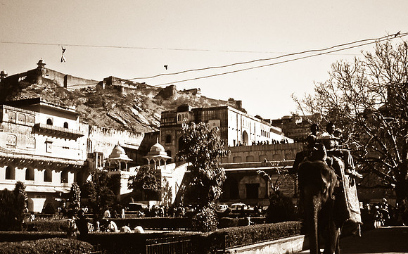 47272_SL_COLOR_INDIA_1987_9