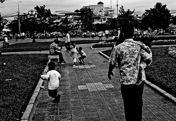 62437_2008_FM_BW_Cambodia_025