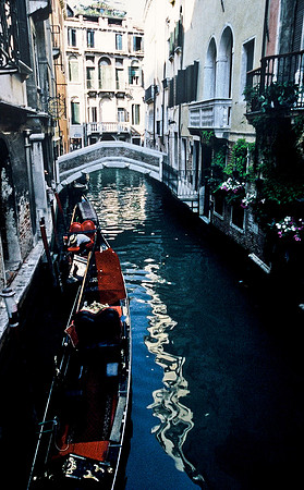 3821_SL_COLOR_AROUND_THE_WORLD_IN_8_MONTHS_APRIL_2000_10