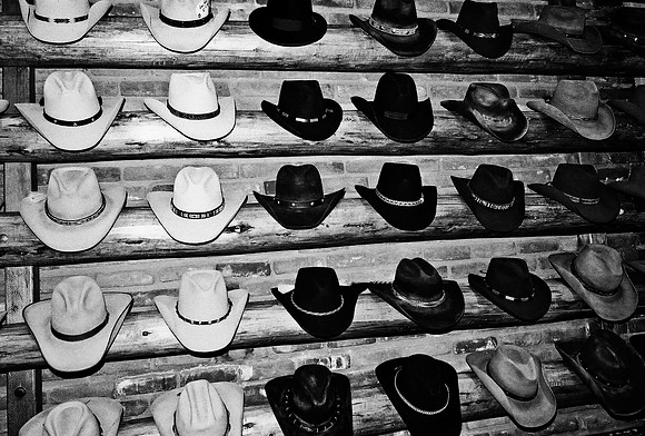 6083_FM_BW_CO_05_7.jpg