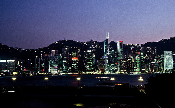 3870_SL_COLOR_AROUND_THE_WORLD_IN_8_MONTHS_APRIL_2000_15