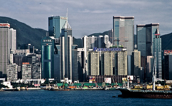 3868_SL_COLOR_AROUND_THE_WORLD_IN_8_MONTHS_APRIL_2000_14