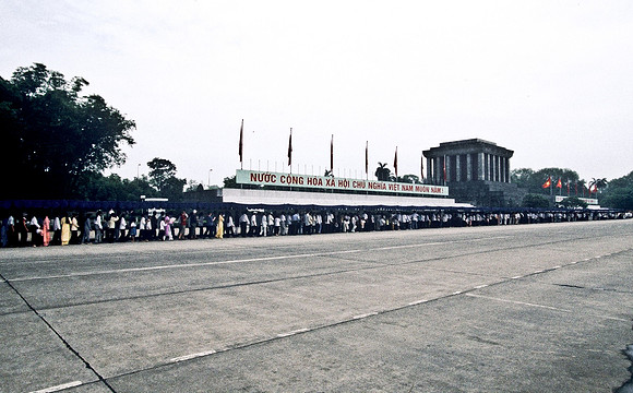 3865_SL_COLOR_AROUND_THE_WORLD_IN_8_MONTHS_APRIL_2000_12