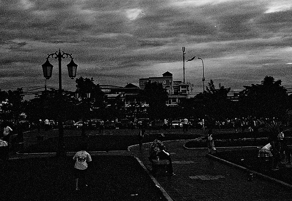 62437_2008_FM_BW_Cambodia_003