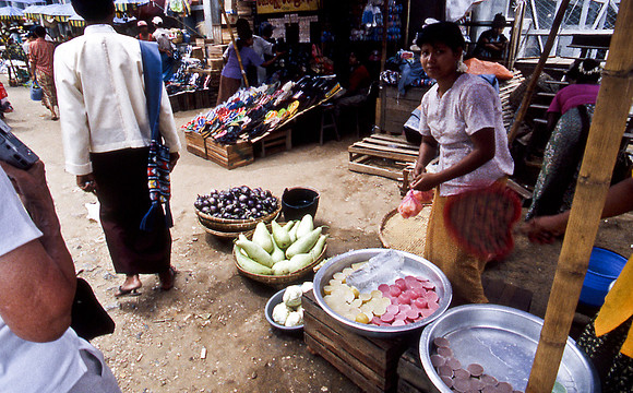 3484_SL_COLOR_AROUND_THE_WORLD_IN_8_MONTHS_APRIL_2000_6