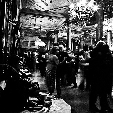 2652_FM_BW_SQ_CAFE_REAL-TANGO_BUENOS_AIRES_ARGENTINA_2004_10