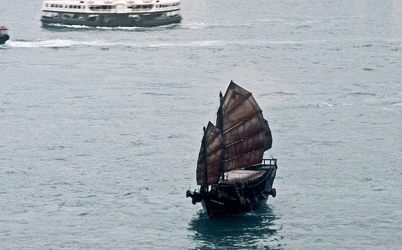3864_SL_COLOR_AROUND_THE_WORLD_IN_8_MONTHS_APRIL_2000_7