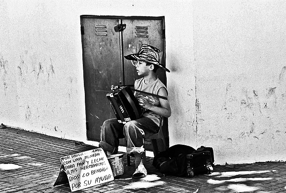 2627_FM_BW_35MM_BUENOS_AIRES_ARGENTINA_2004_10