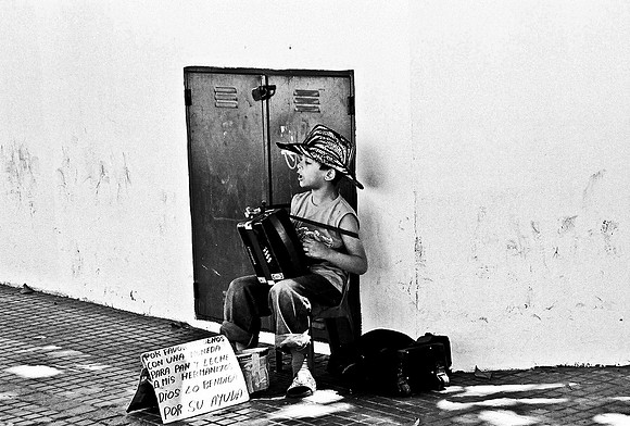 2627_FM_BW_35MM_BUENOS_AIRES_ARGENTINA_2004_11