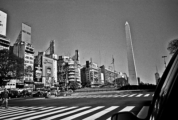 2667_FM_BW_35MM_BUENOS_AIRES_ARGENTINA_2004_1