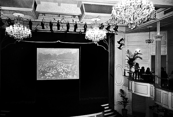 2668_FM_BW_35MM_TANGO_SHOW_CARTEL_BUENOS_AIRES_ARGENTINA_2004_21