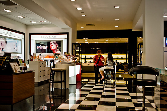 06587_ZV4N_1251_DG_COLOR_Costa_Mesa_Fashion_Island_Ivy_CA_USA_2007