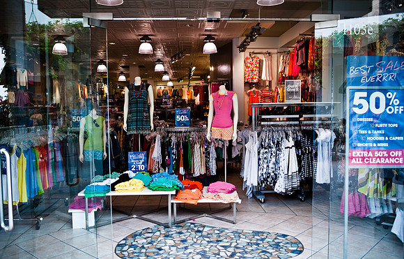 06587_ZV4N_1349_DG_COLOR_Costa_Mesa_Fashion_Island_Ivy_CA_USA_2007
