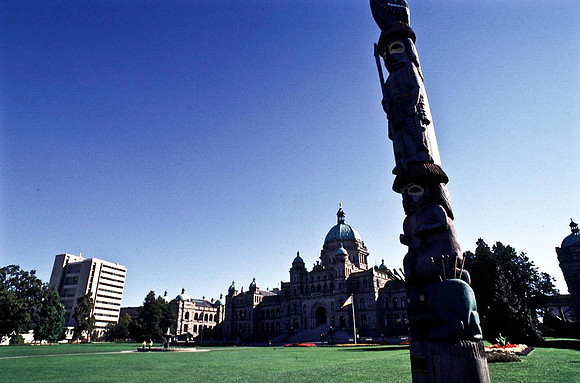 06807_B19_SL_COLOR_VICTORIA_WS_97_07.jpg