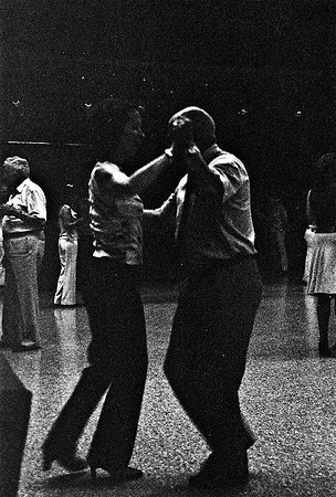 2641_FM_BW_35MM_LA_BOCA_CAFE_TANGO_BUENOS_AIRES_ARGENTINA_2004_26