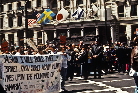 64056_B1_SL_COLOR_ISRALI PARADE_NY_88_07.jpg