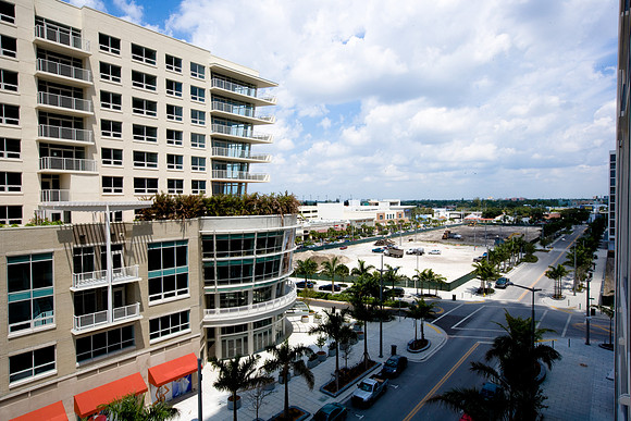 36282_DG_Color_USA_Sunny_Isles_FL_Trump_BuildingZV4N0123