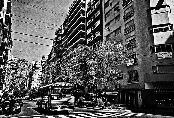 2667_FM_BW_35MM_BUENOS_AIRES_ARGENTINA_2004_31