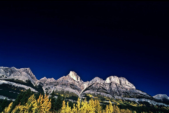 06829_B19_SL_COLOR_MORAINE_LAKE_FROM_BANFF_NAT_PARK_TO_LAKE_LOUISE_YOHO_NAT_PARK_BC_WS_97_09.jpg