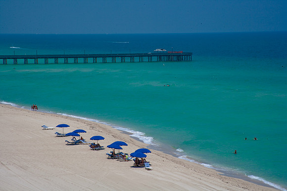 36571_DG_Color_USA_Sunny_Isles_FL20080523-ZV4N3874-4
