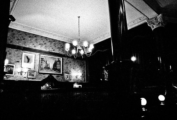 2630_FM_BW_35MM_CAFE_BUENOS_AIRES_ARGENTINA_2004_10