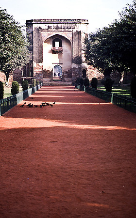47304_SL_COLOR_INDIA_1987_13