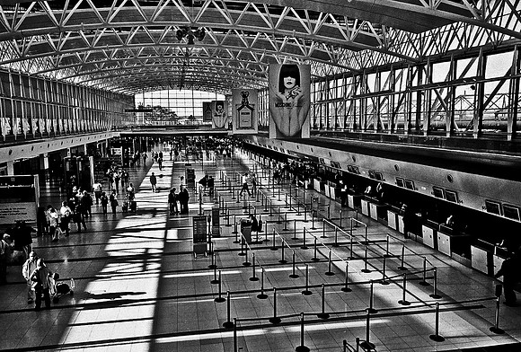 2669_FM_BW_35MM_BUENOS_AIRES_ARGENTINA_2004_19