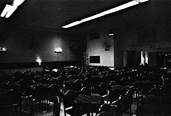 2641_FM_BW_35MM_LA_BOCA_CAFE_TANGO_BUENOS_AIRES_ARGENTINA_2004_5