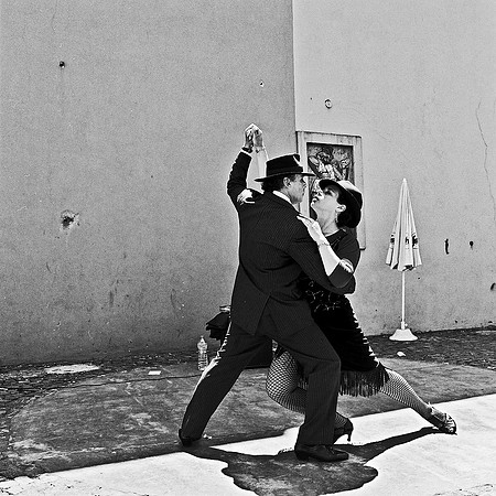 2638_FM_BW_SQ_LA_BOCA_TANGO_BUENOS_AIRES_ARGENTINA_2004_6
