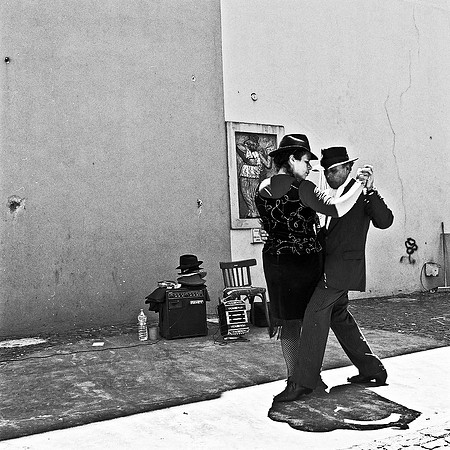 2638_FM_BW_SQ_LA_BOCA_TANGO_BUENOS_AIRES_ARGENTINA_2004_8