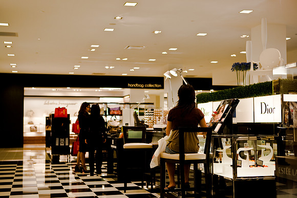 06587_ZV4N_1263_DG_COLOR_Costa_Mesa_Fashion_Island_Ivy_CA_USA_2007
