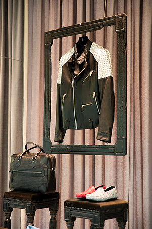 20160417_Mannequins_and_Windows_075A0083