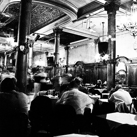 2653_FM_BW_SQ_CAFE_REAL-TANGO_BUENOS_AIRES_ARGENTINA_2004_10