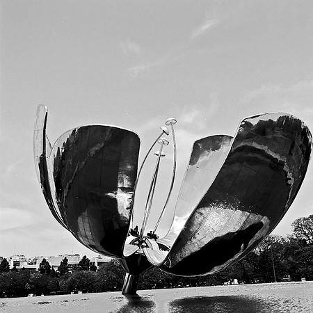 2650_FM_BW_SQ_BUENOS_AIRES_ARGENTINA_2004_1