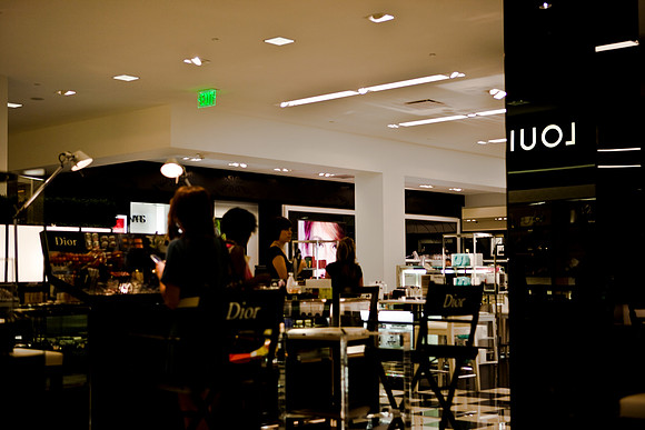06587_ZV4N_1261_DG_COLOR_Costa_Mesa_Fashion_Island_Ivy_CA_USA_2007