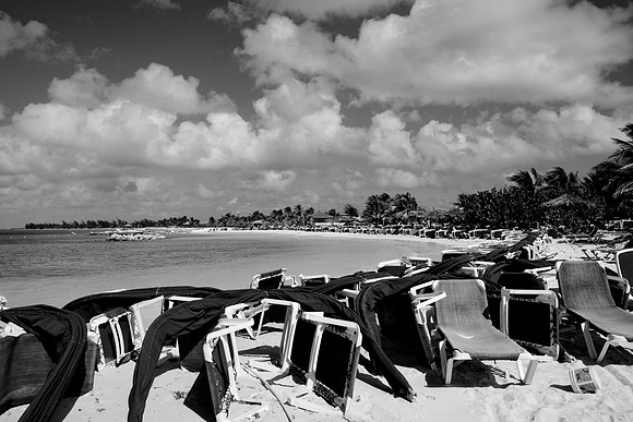 36169_DG_Color_USA_Harbour_Island_Bahamas_Related_GroupZV4N1980