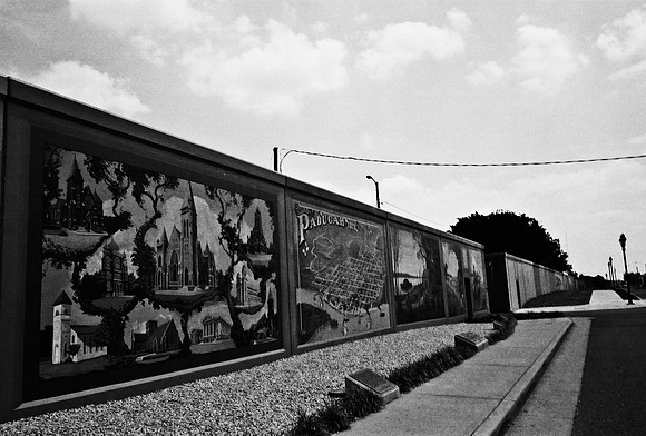7533_FL_BW_KENTUCKY_01_25.jpg