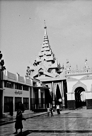 0784_FM_BW_35MM_BURMA_10