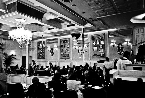 2668_FM_BW_35MM_TANGO_SHOW_CARTEL_BUENOS_AIRES_ARGENTINA_2004_8