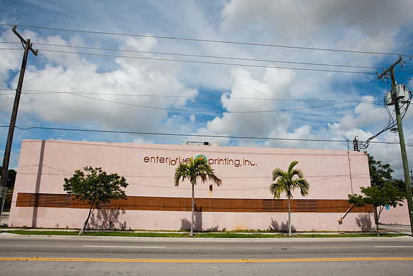 3010_DG_On_Miami_Avenue_Miami_FL_20090503_Miami_FL_5L8Y7350