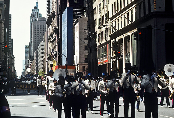 64055_B1_SL_COLOR_ISRALI PARADE_NY_88_05.jpg