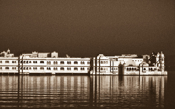 47284_SL_COLOR_INDIA_1987_14