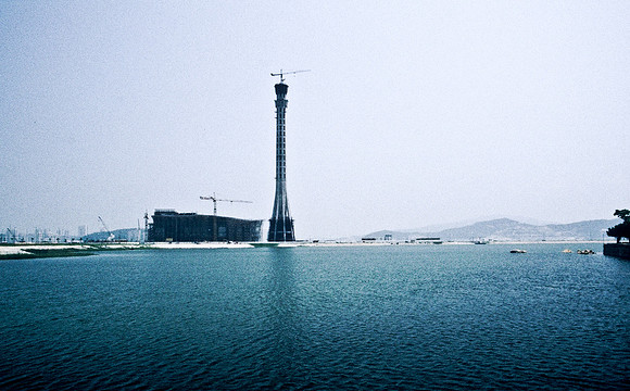 3775_SL_COLOR_AROUND_THE_WORLD_IN_8_MONTHS_APRIL_2000_5