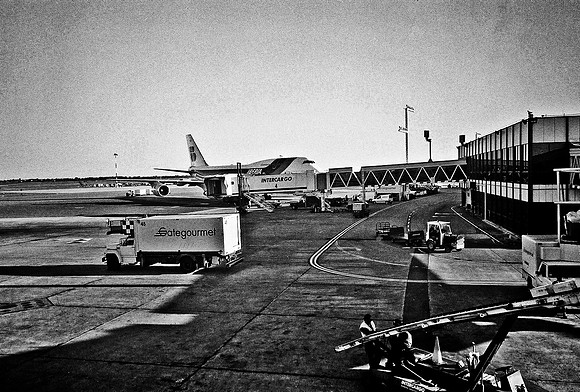 2669_FM_BW_35MM_BUENOS_AIRES_ARGENTINA_2004_14