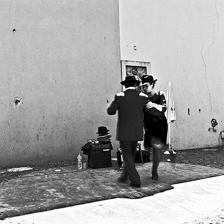 2638_FM_BW_SQ_LA_BOCA_TANGO_BUENOS_AIRES_ARGENTINA_2004_9