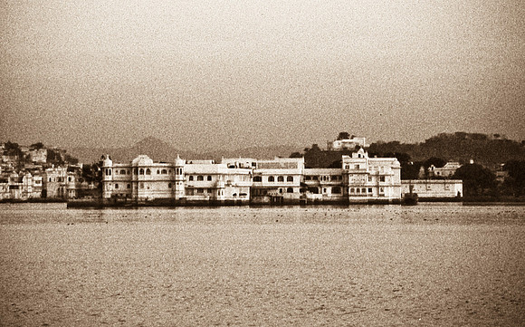 47284_SL_COLOR_INDIA_1987_10