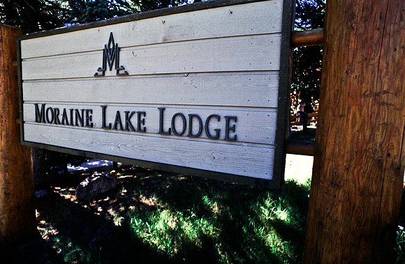 06822_B19_SL_COLOR_BANFF_NAT_PARK_LAKE_LOUIS_WS_97_14.jpg