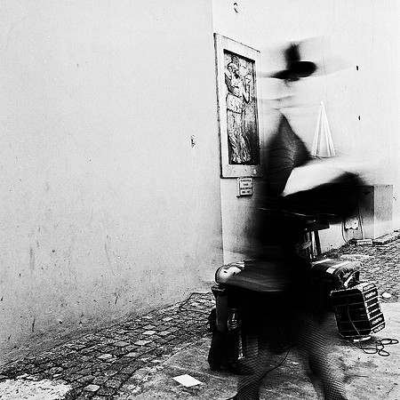 2637_FM_BW_SQ_LA_BOCA_TANGO_BUENOS_AIRES_ARGENTINA_2004