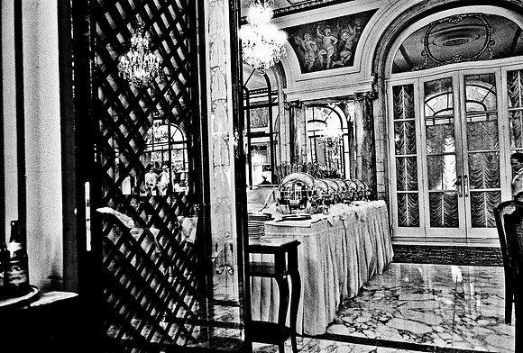 2667_FM_BW_35MM_BUENOS_AIRES_ARGENTINA_2004_9