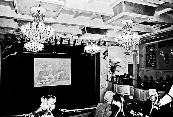2668_FM_BW_35MM_TANGO_SHOW_CARTEL_BUENOS_AIRES_ARGENTINA_2004_19